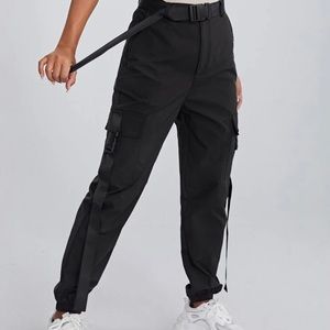 Buckle belted wind pants